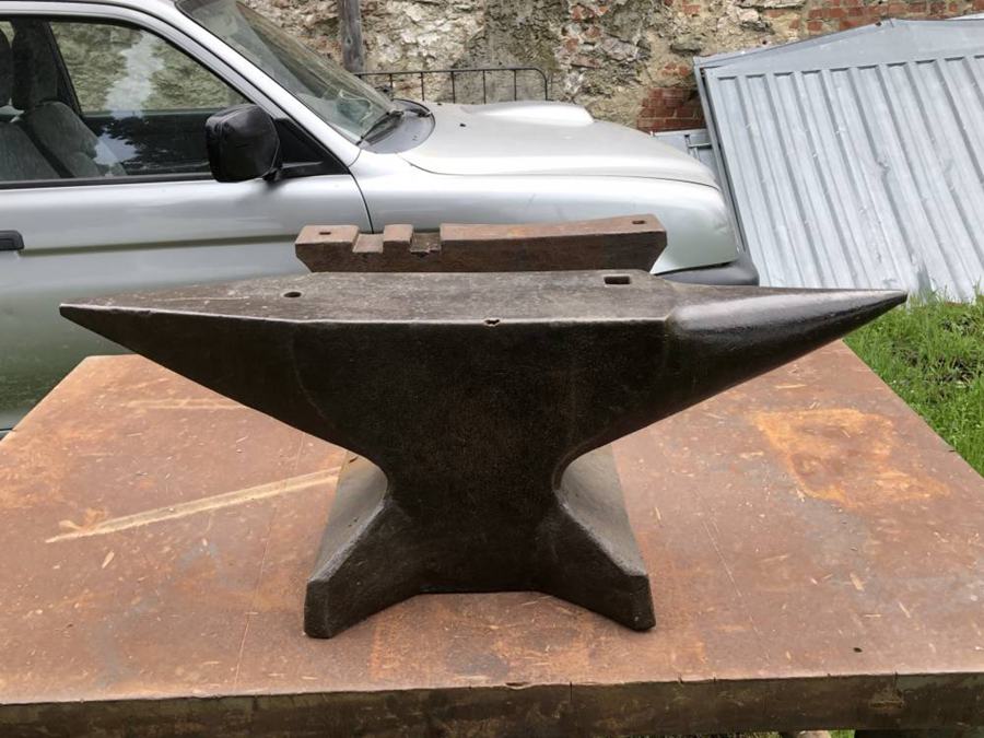 Antique Anvil Identification and Value Guide for Collectors