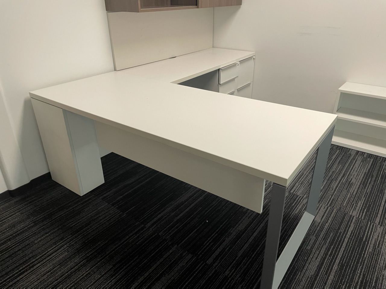 WHITE STEELCASE L SHAPE DESKS 395ea Value Mander