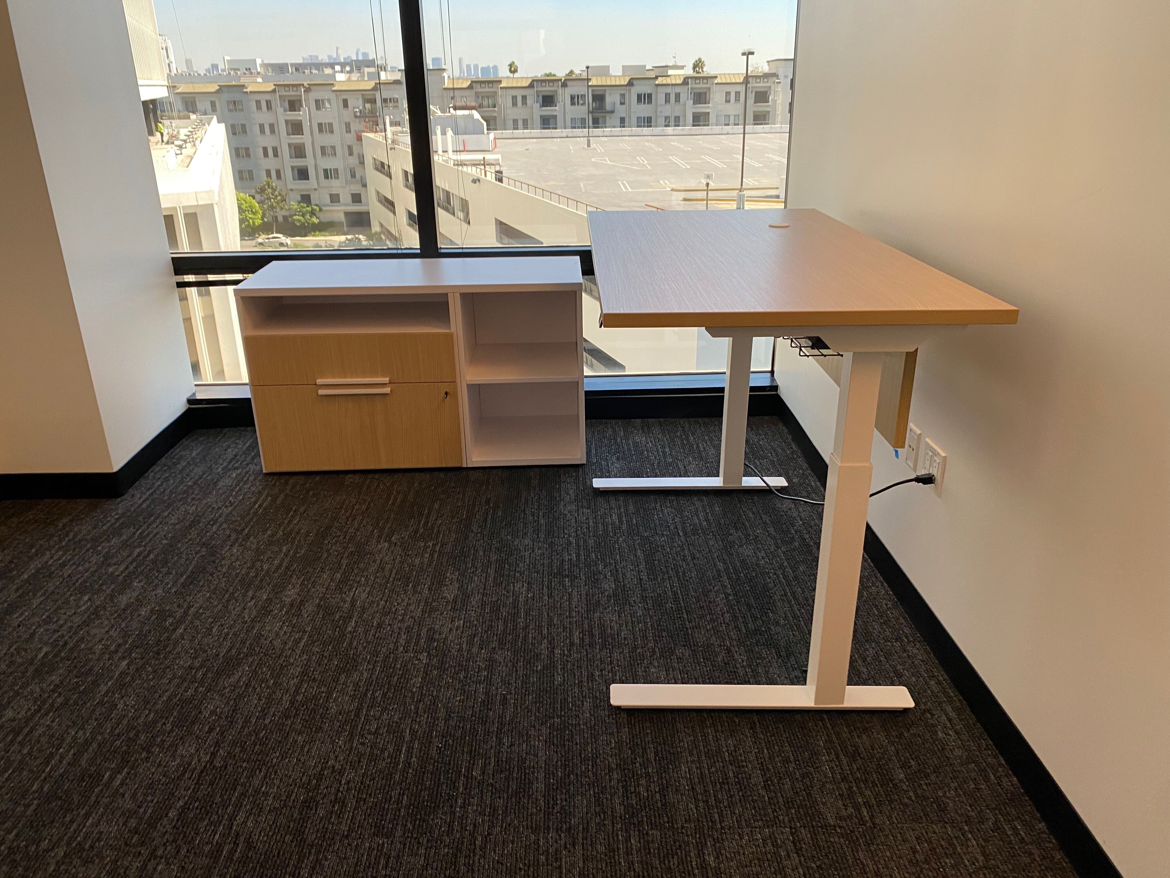 20+ KNOLL ADJUSTABLE HEIGHT DESKS 450ea (Retails 1500+) Value Mander