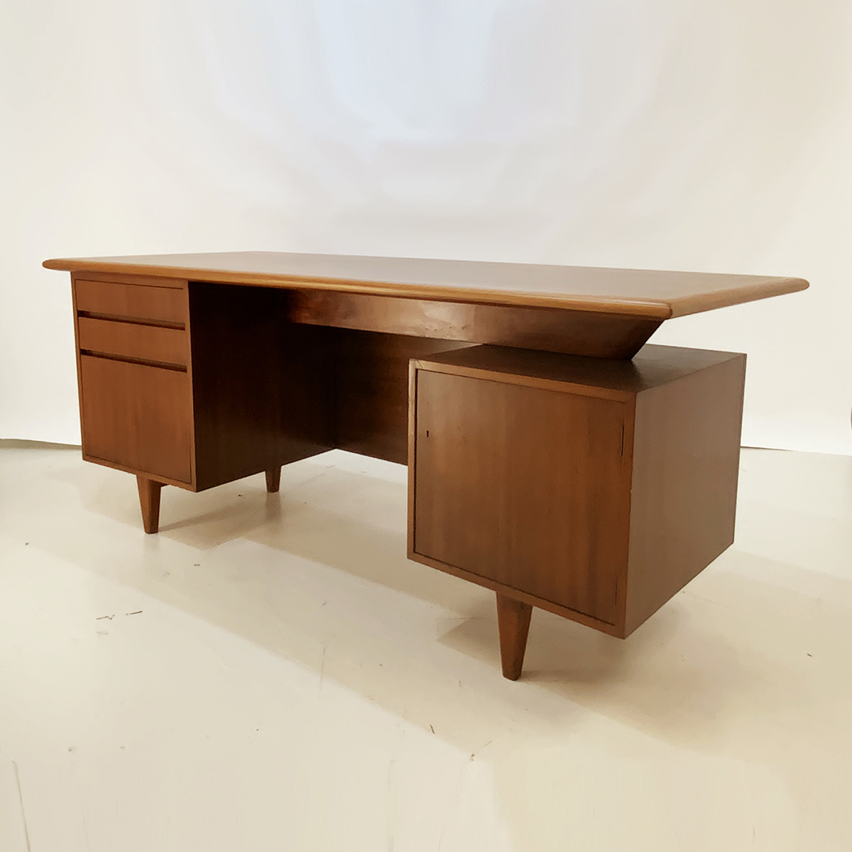 Large Mahogany & Blackwood Desk Vampt Vintage Design