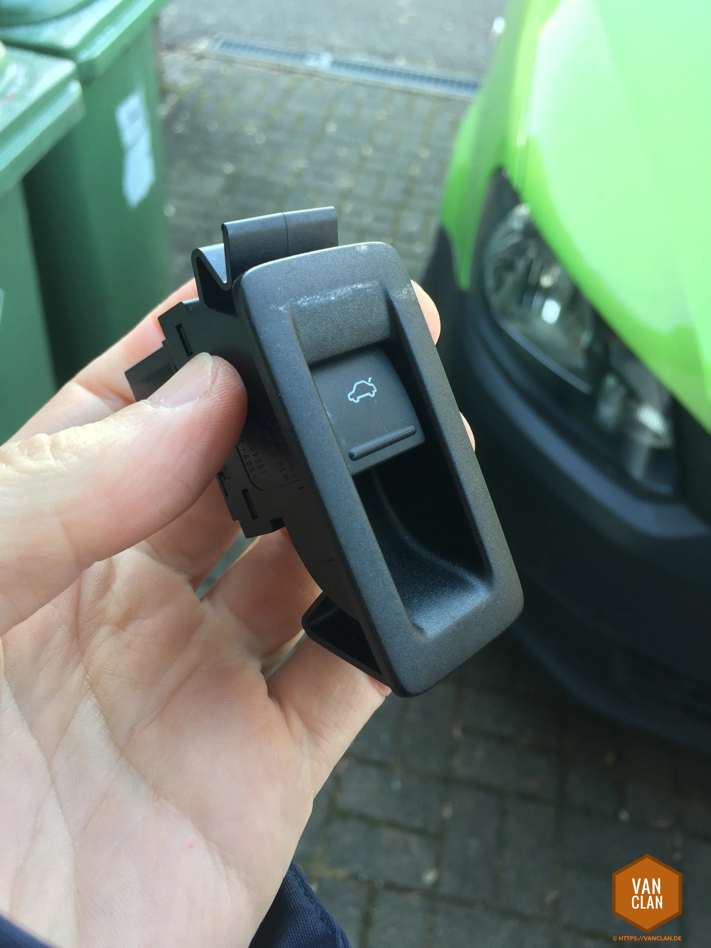 Innenbetätigung der Heckklappe beim T5.2 Multivan nachrüsten vanclan.de