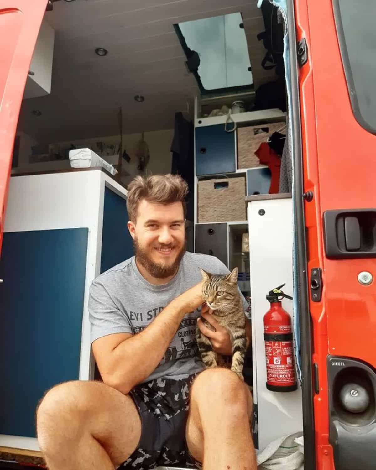 Van Life With a Cat The Ultimate Guide (2023) »