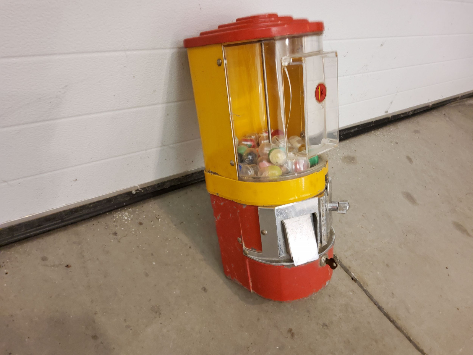 Lot 6M Vintage Vending Machine VanderBrink Auctions