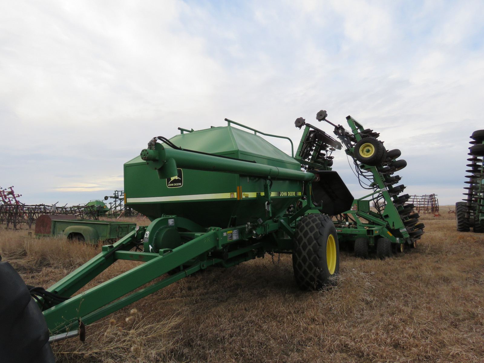 Lot 8R 1997 John Deere Air Seeder VanderBrink Auctions