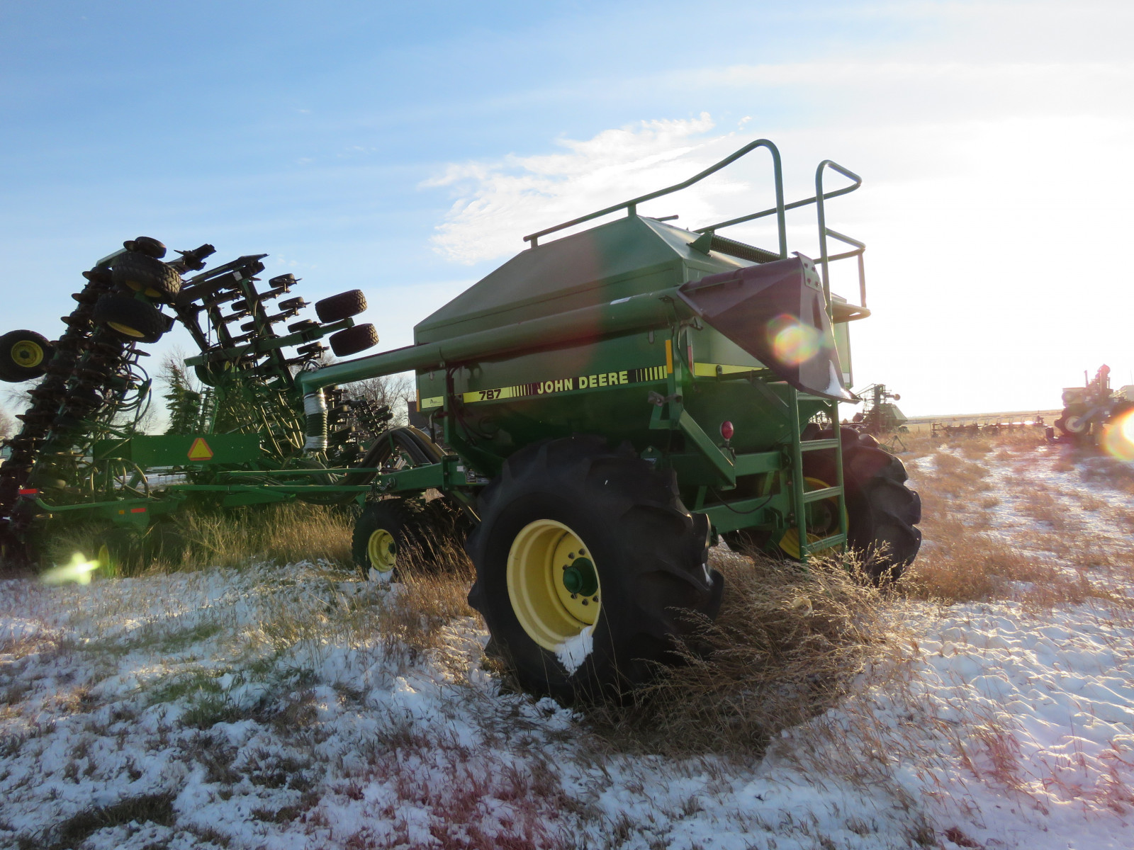 Lot 9R John Deere Air Seeder VanderBrink Auctions