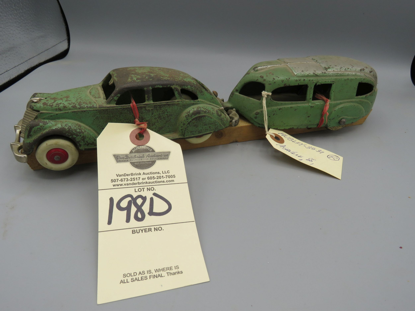 Lot 198D Hubley Cast Iron Car with Camper 1935 Approx. 14 inches VanderBrink Auctions