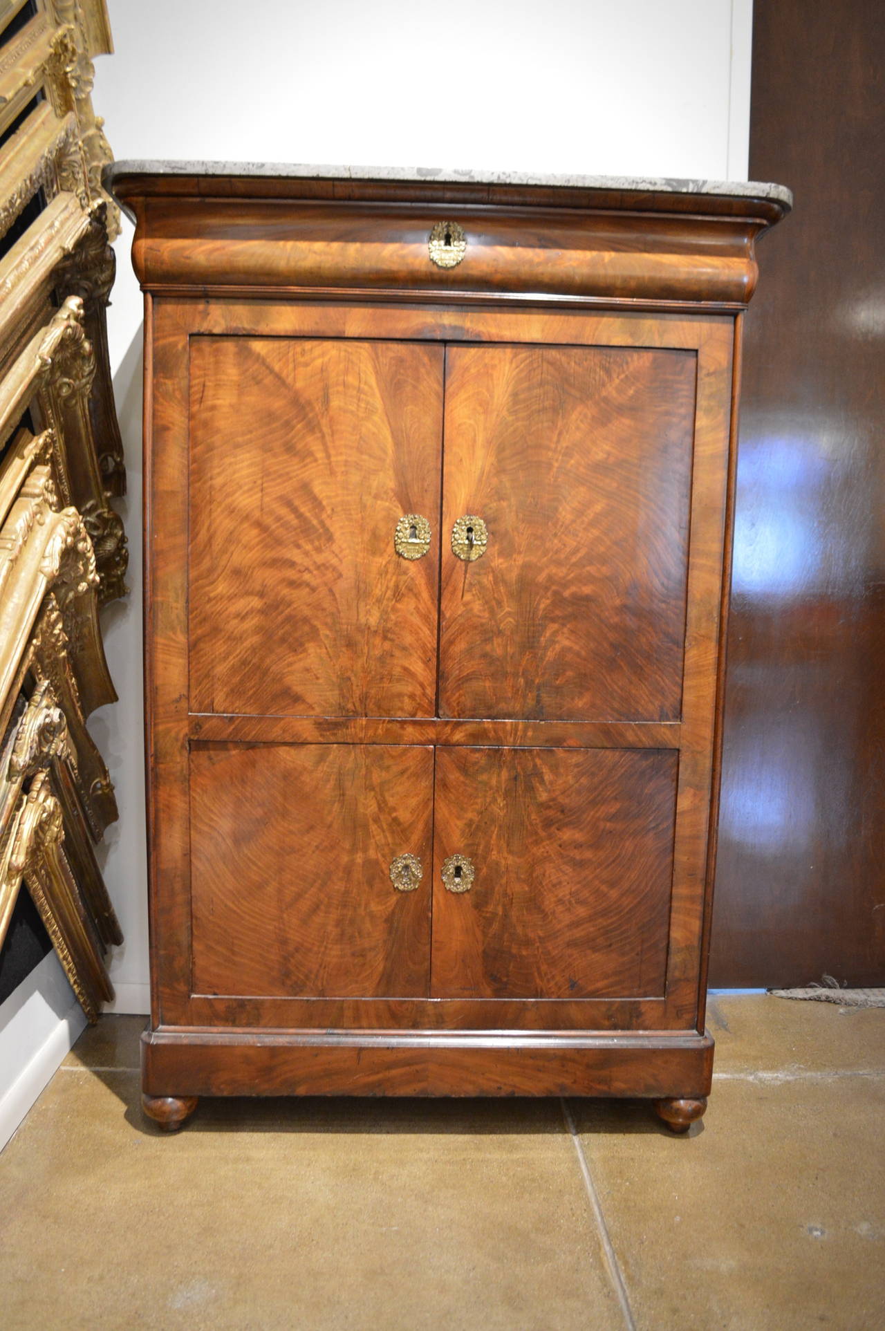 French Louis Philippe Armoire in Walnut for Sale VANDEUREN