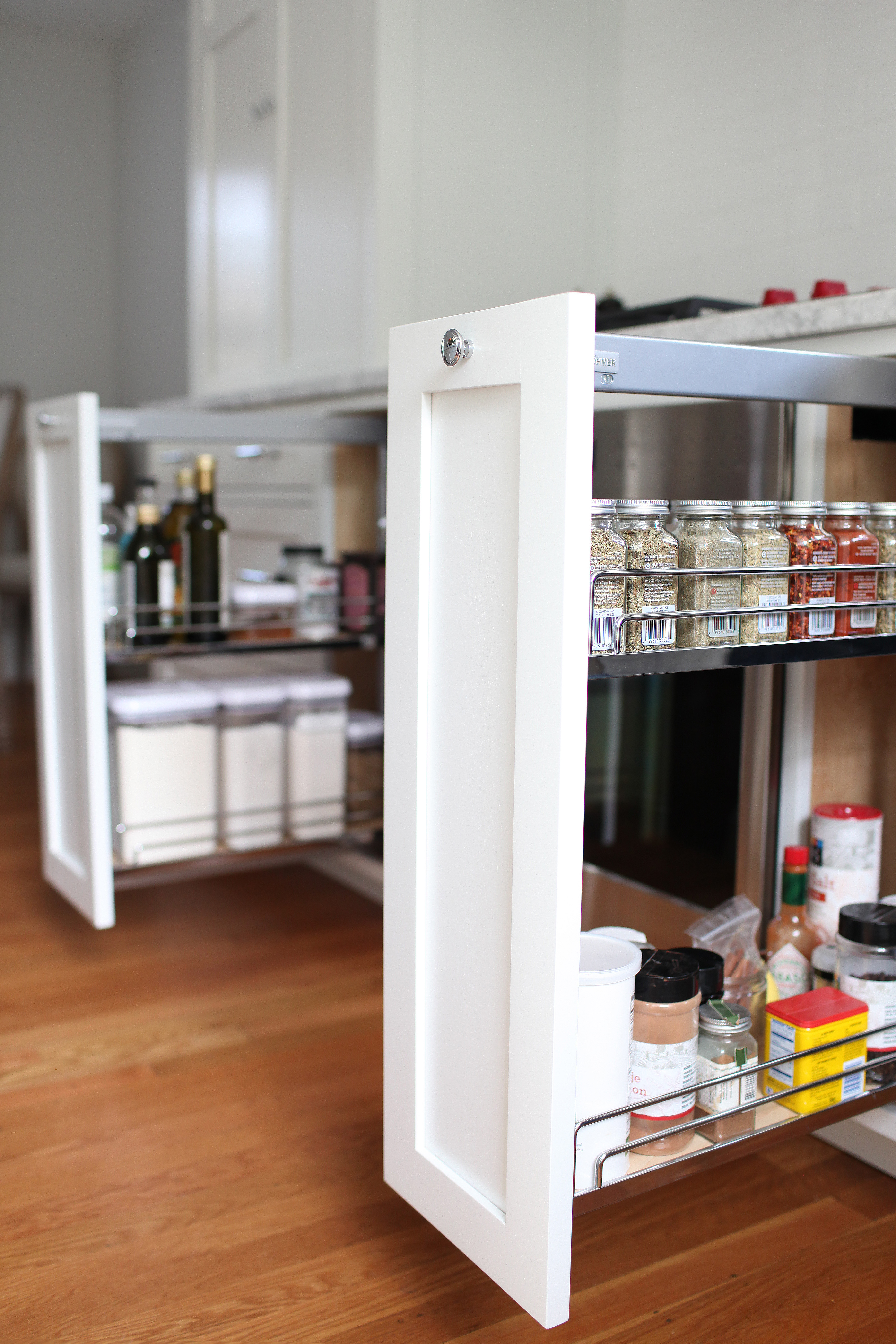 Evergreen Kitchen, Vertical Storage Detail VANERI STUDIO
