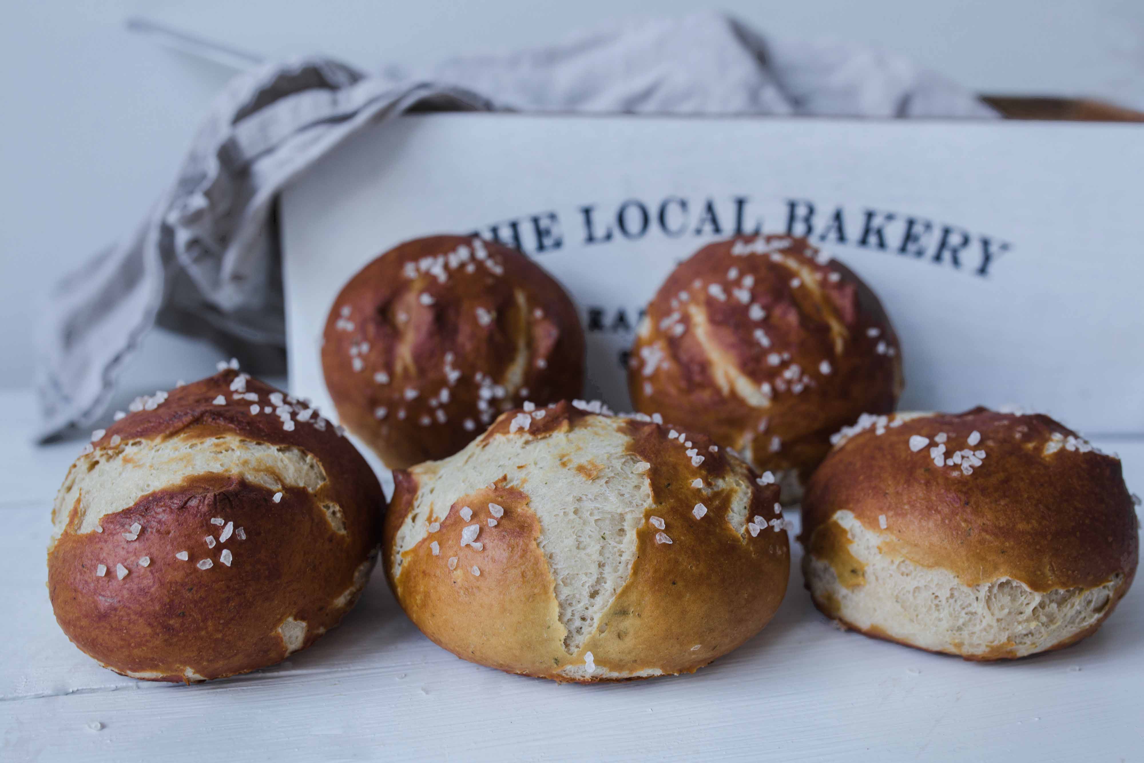 Soft Pretzel Rolls { Vegan with just 5 ingredients} Vanillacrunnch