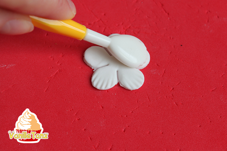 Kleine Blumen aus Fondant/Blütenpaste VanilleTanz