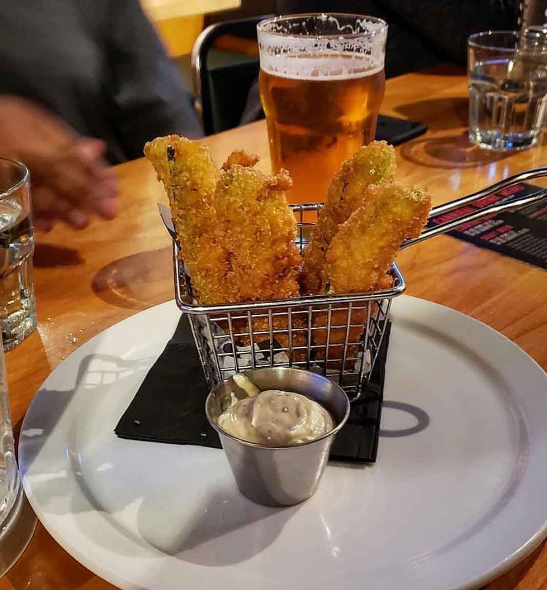 カナディアンフード！？フライド・ピクルスが食べれるレストラン 7選 VANJA