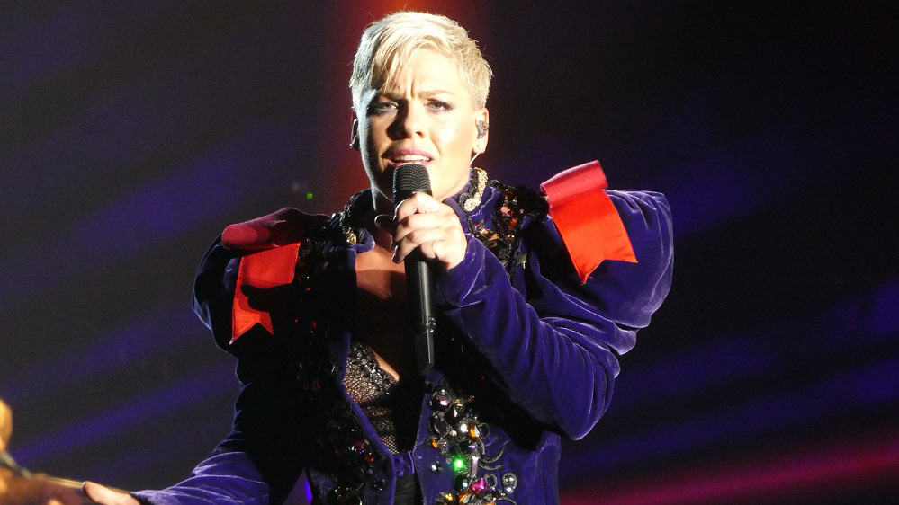 Concert Review Pink Reaches Full Altitude in Spectacular L.A. Show