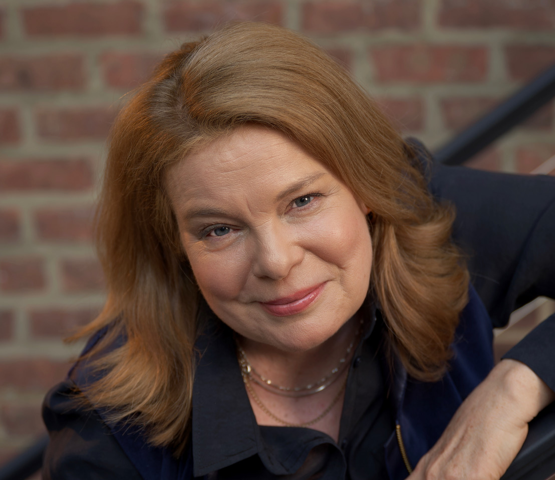 Catherine Curtin podpisuje kontrakt z Fusion Entertainment
