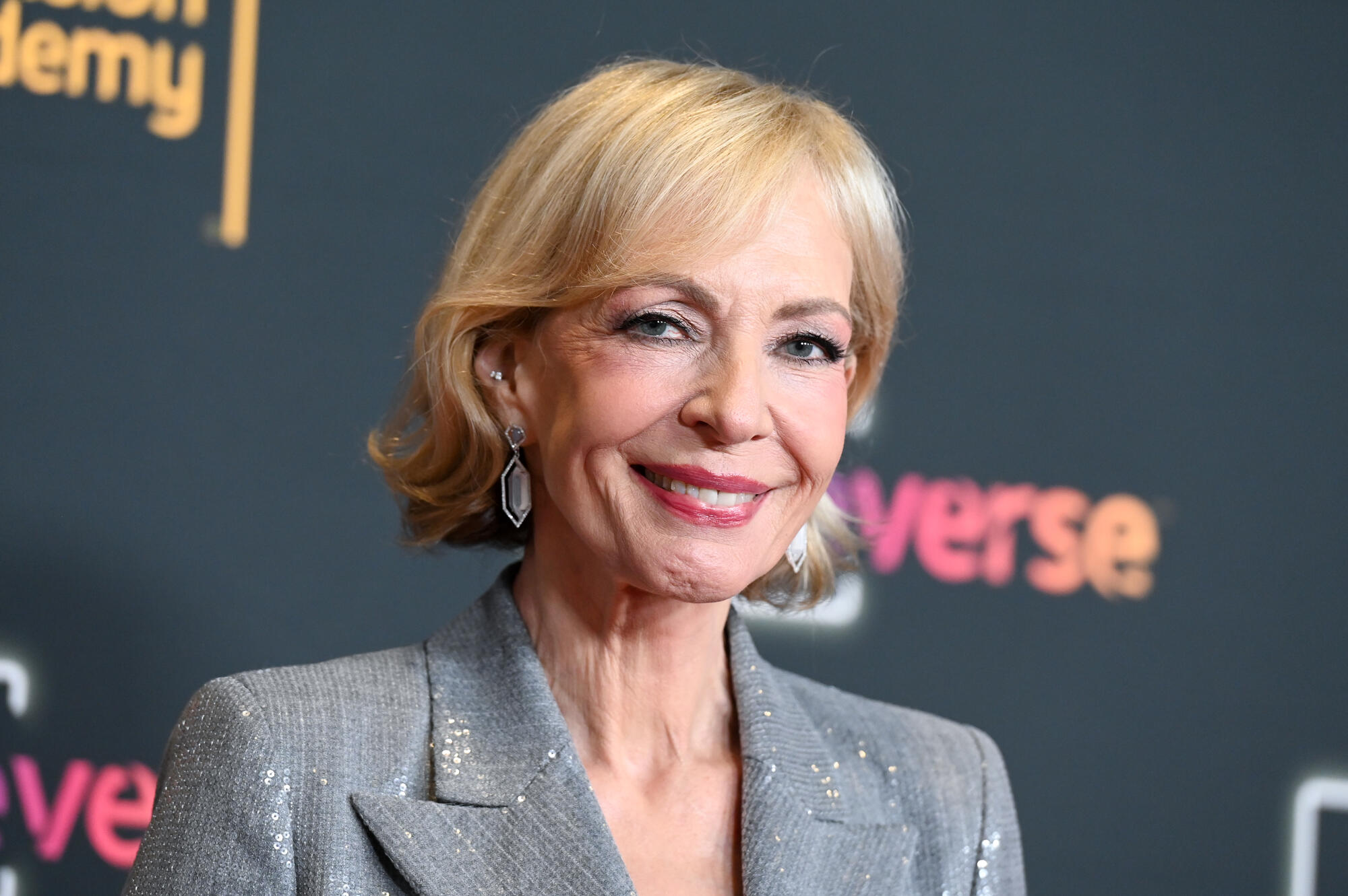 Allison Janney Was Told by an Agent She Could Only Play ‘Aliens and Lesbians’ Because ‘I’m So Tall’ Allison Janney Was Told by an Agent She Could Only Play ‘Aliens and Lesbians’ Because ‘I’m So Tall’