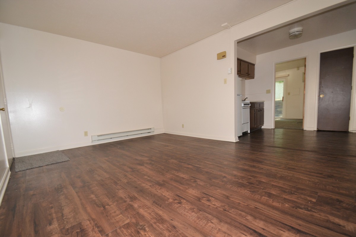 Apartment F Varsity Rentals