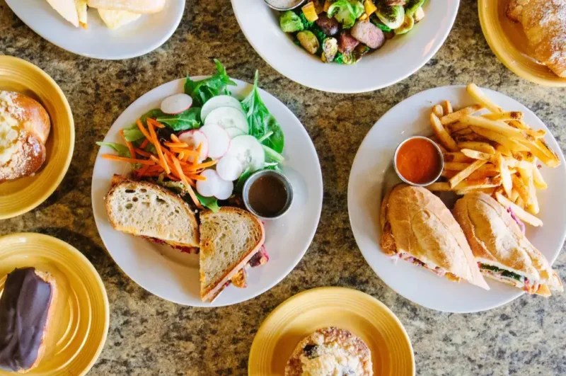 Hy Vee Breakfast Hours, Menu & Prices 2024