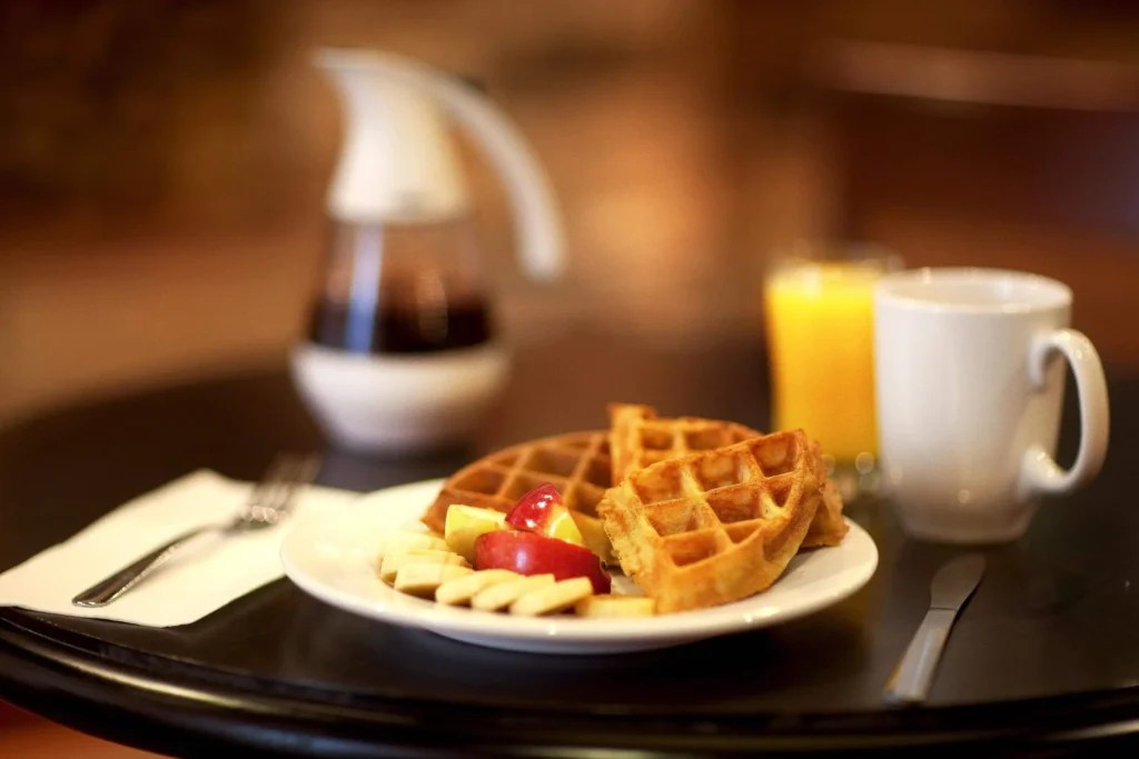 Quality Inn Breakfast Hours, Menu & Prices 2023