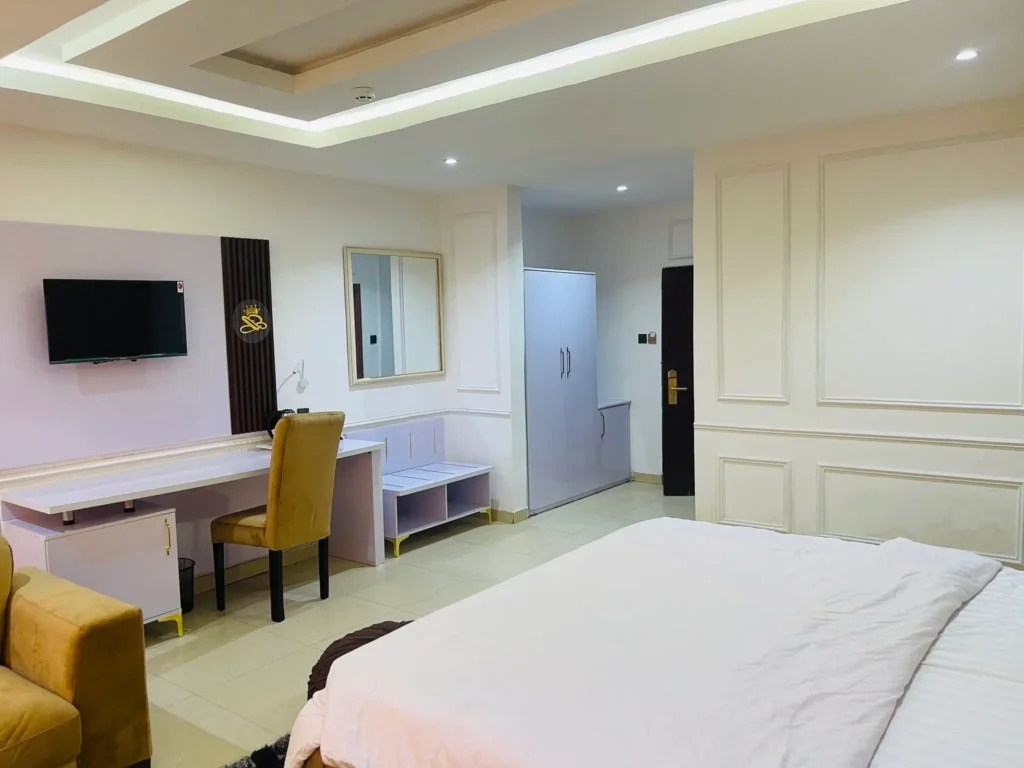 Exploring the World of Hotel Discounts 2024