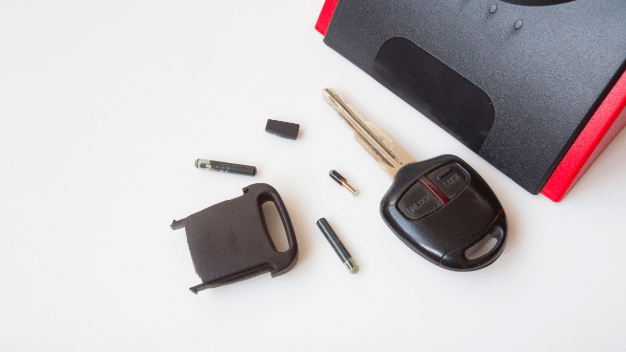 What is the difference between a transponder key and a chip key?