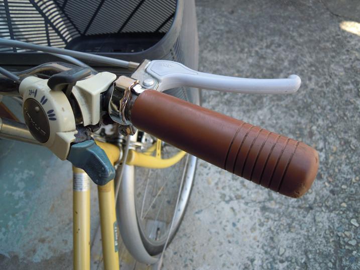 シティサイクル自転車のグリップの外し方再利用する時はこれ！ こころのビタミンC