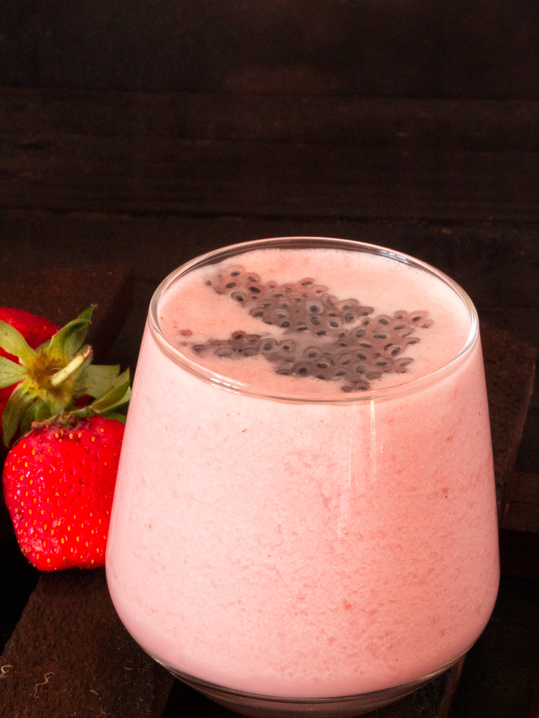 Easy Strawberry Smoothie With Almond Milk Veenas Vegnation