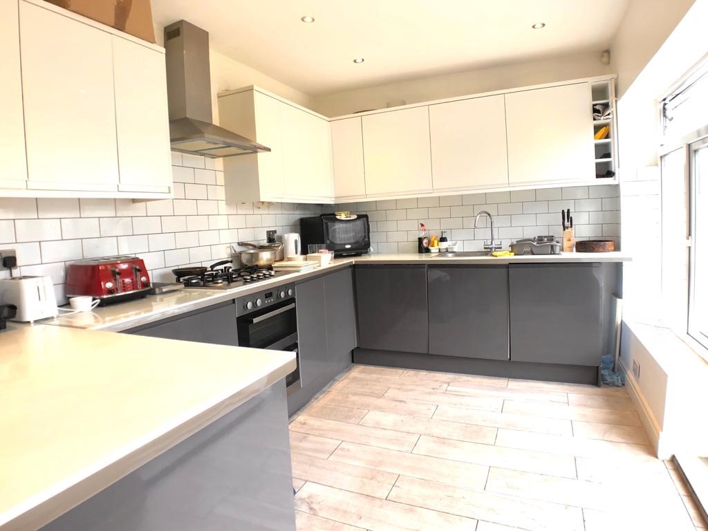 5 Bed House To Rent Hatch End HA5 Middlesex