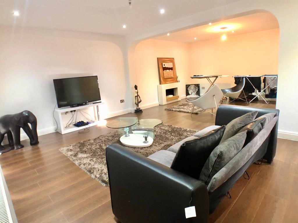 5 Bed House To Rent Hatch End HA5 Middlesex