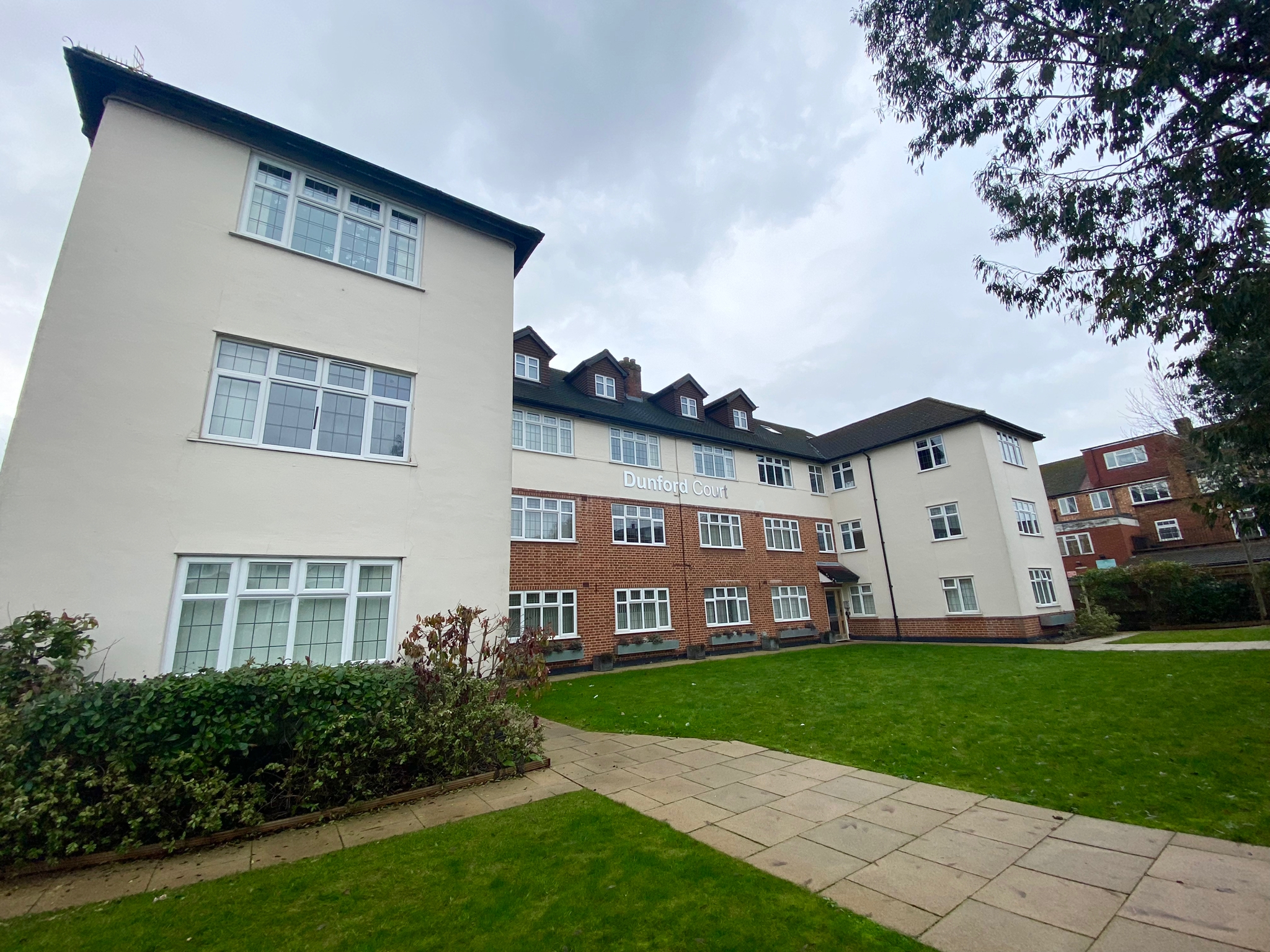 Three Bedroom Apartment To Rent Hatch End HA5 VeeZed Residential