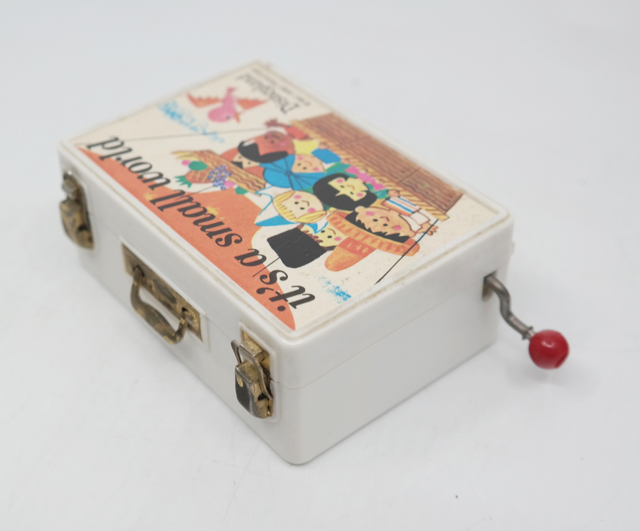 Disneyland It's A Small World Music Box ID aprdisneyland20331 Van