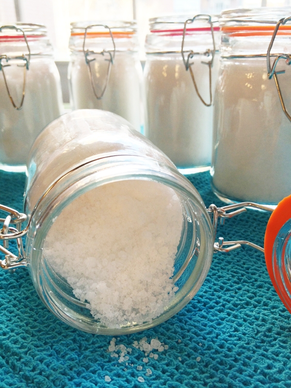 Custom Homemade Bath Salts (Extremely Easy!) Vegangela