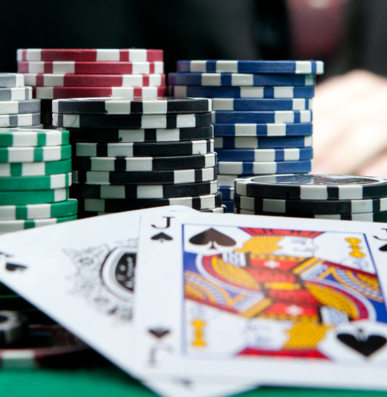 Spanish Blackjack Guide, Learn How to Play, Reviews and Strategy