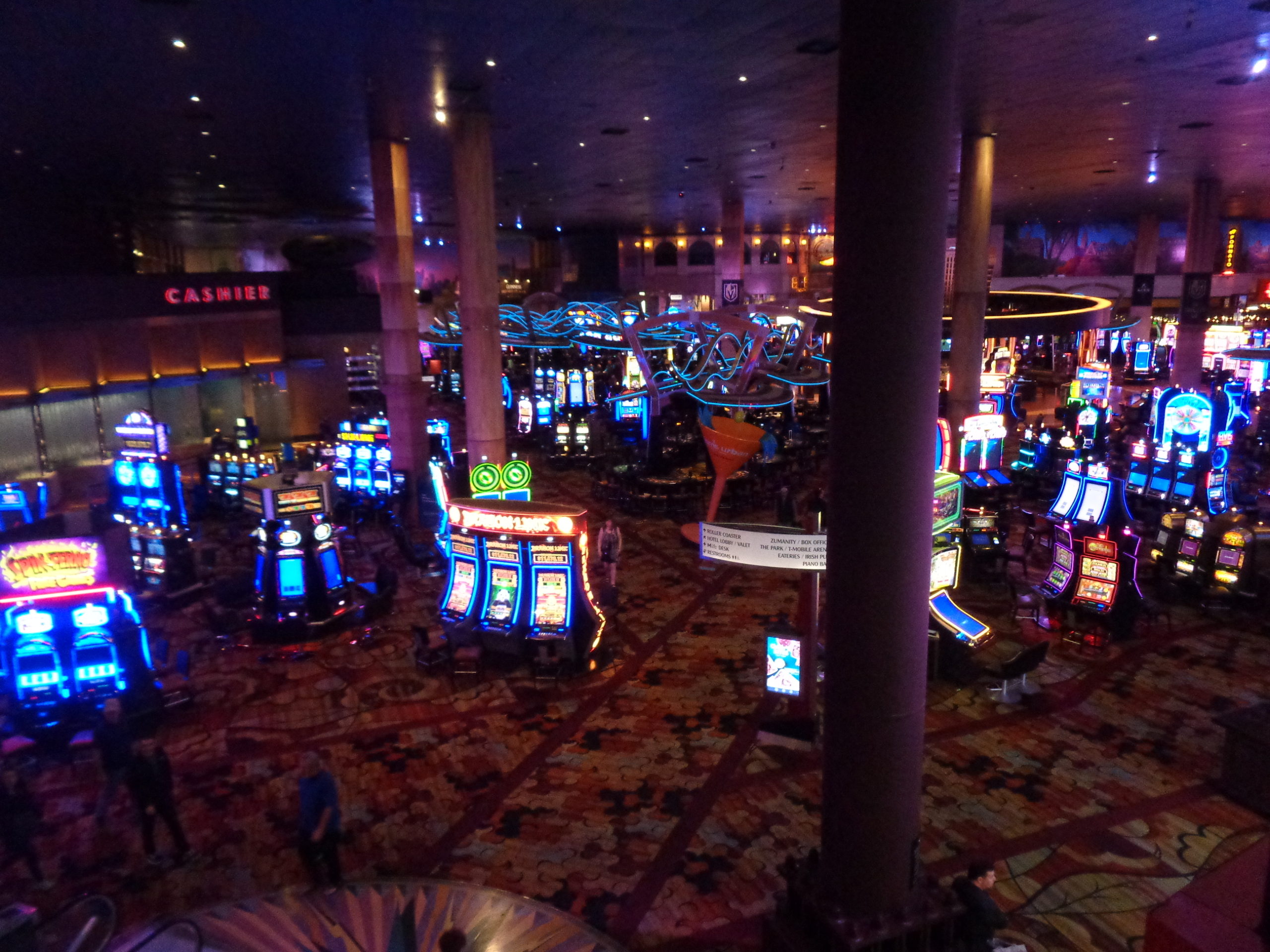 Las Vegas Strip Nearly Deserted & What does a Closed Casino look like