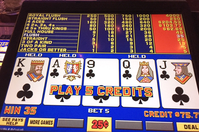 Expert Shares Best Video Poker Bars in Downtown Las Vegas