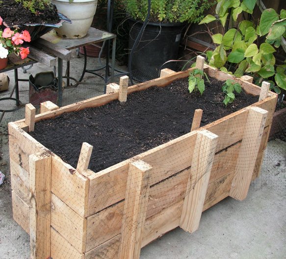 Pallet Planter and Tub Garden DIY Garden Planters
