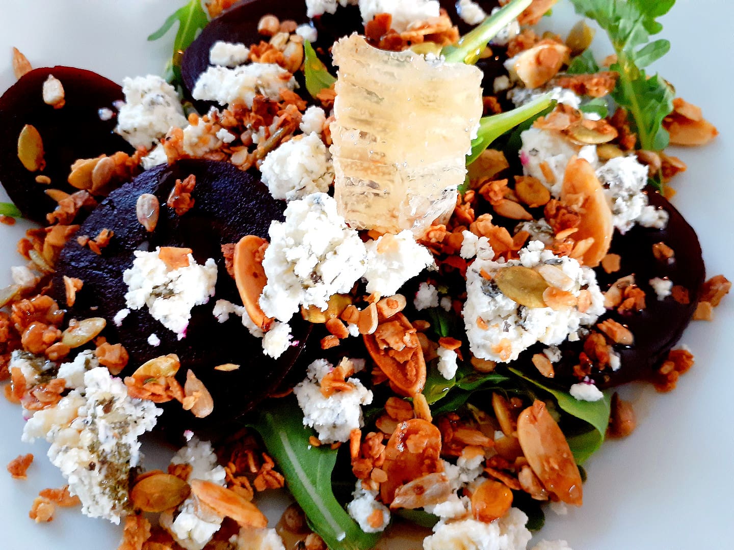 Granola, Beet, Goat cheese and Honey Salad GF Veg'n'Bake