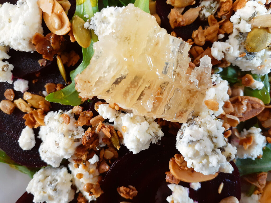 Granola, Beet, Goat cheese and Honey Salad GF Veg'n'Bake