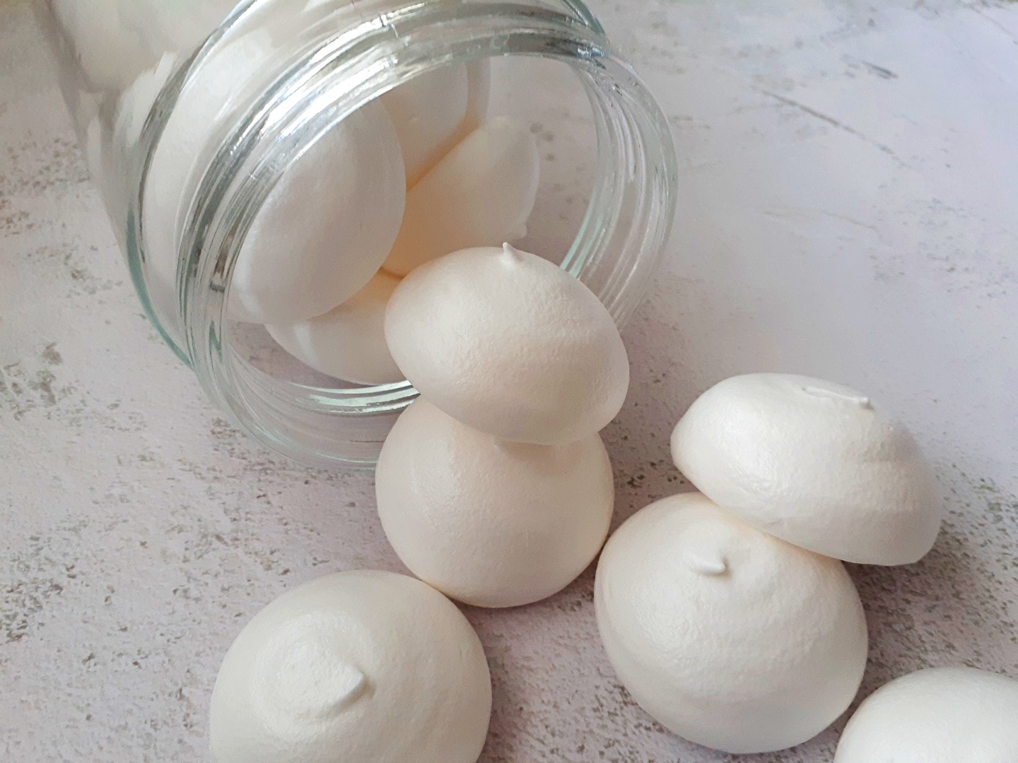 Eggless Meringue Kisses Veg'n'Bake