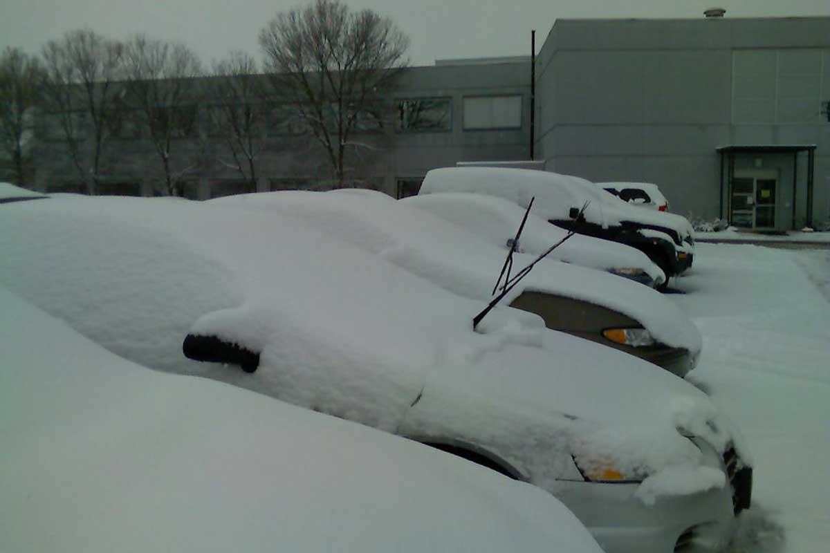 How to Keep the Windshield from Freezing While Driving
