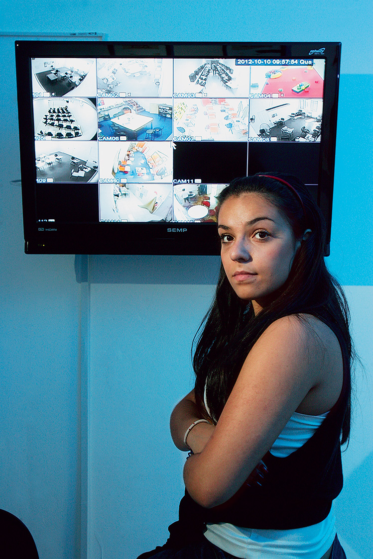 Câmeras para vigiar estudantes começam a proliferar nos colégios VEJA