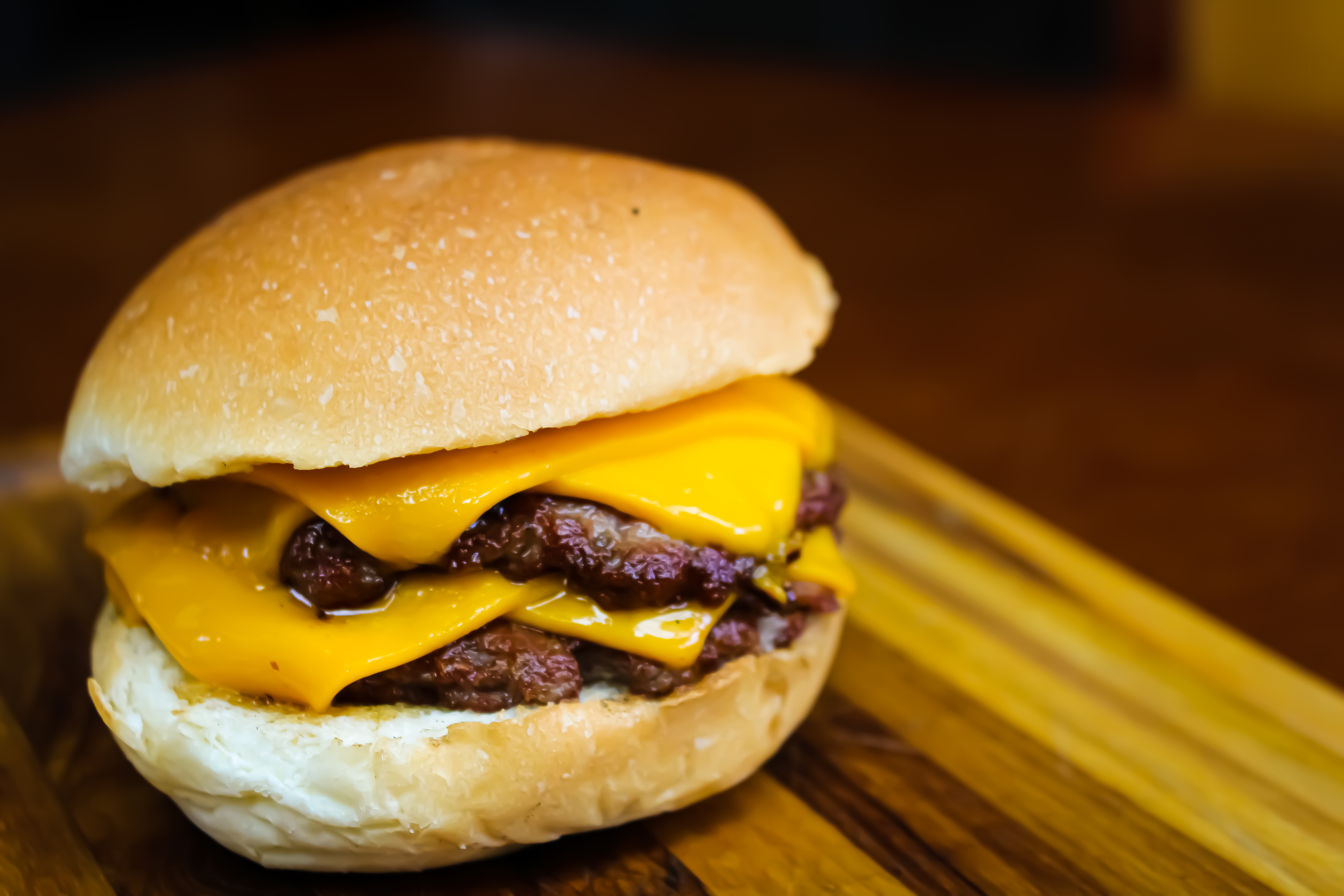 Chef peruano Renzo Garibaldi cria cardápio de hamburgueria delivery
