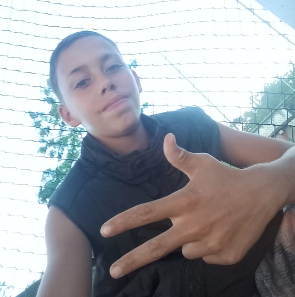 Corpo de garoto de 14 anos é encontrado enterrado em casa