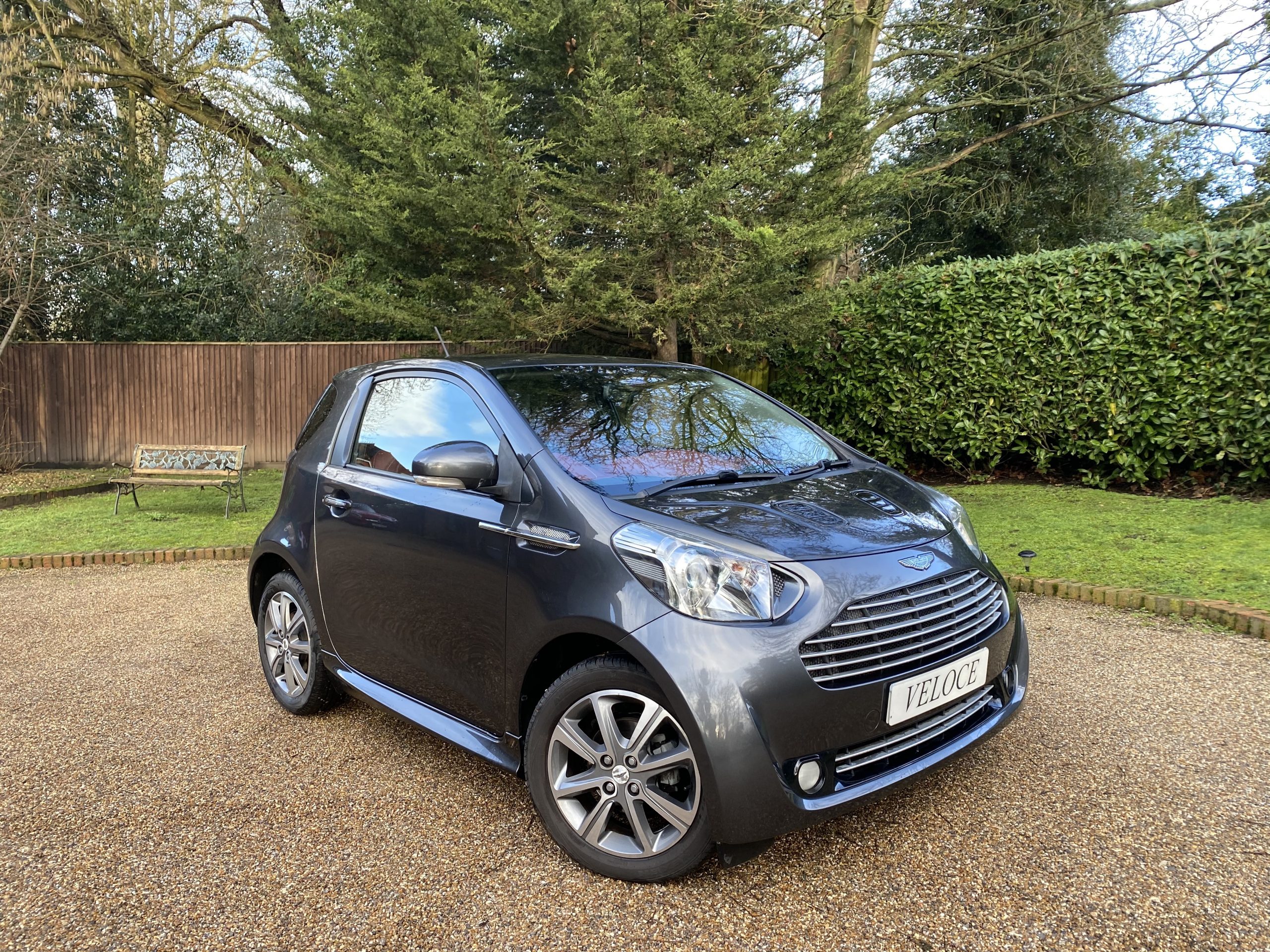 Aston Martin Veloce Autos