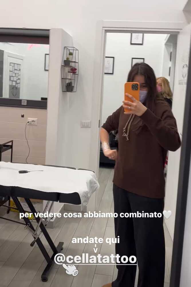 Giulia Stabile Non Si Nasconde: Il Nuovo Tattoo È Una Dedica A Sangiovanni 1000_x_667_jpg
