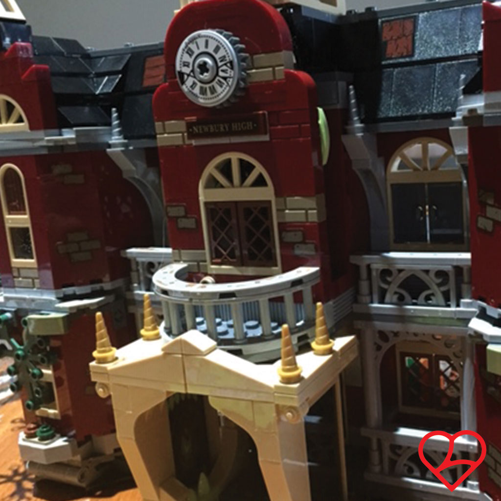 LEGO Newbury Haunted High School Vena Kara