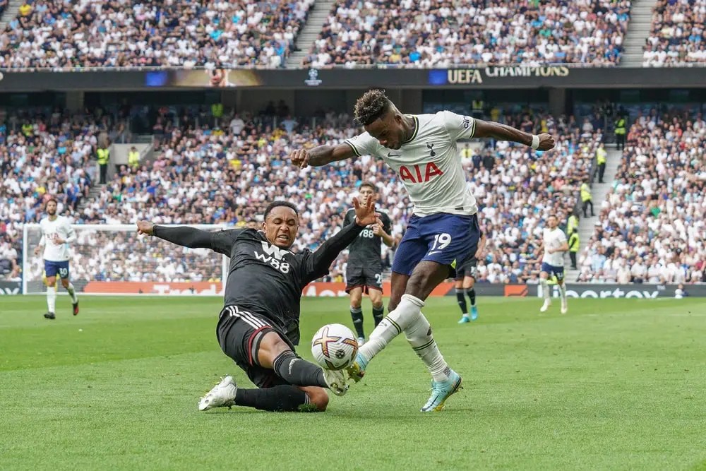 Jenis Pelanggaran Dalam Sepak Bola. Banyak Banget Ya