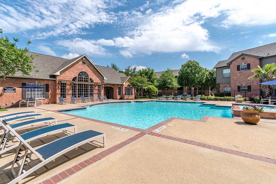 Riverbend Apartments Acquired by Venterra I Highly Rated