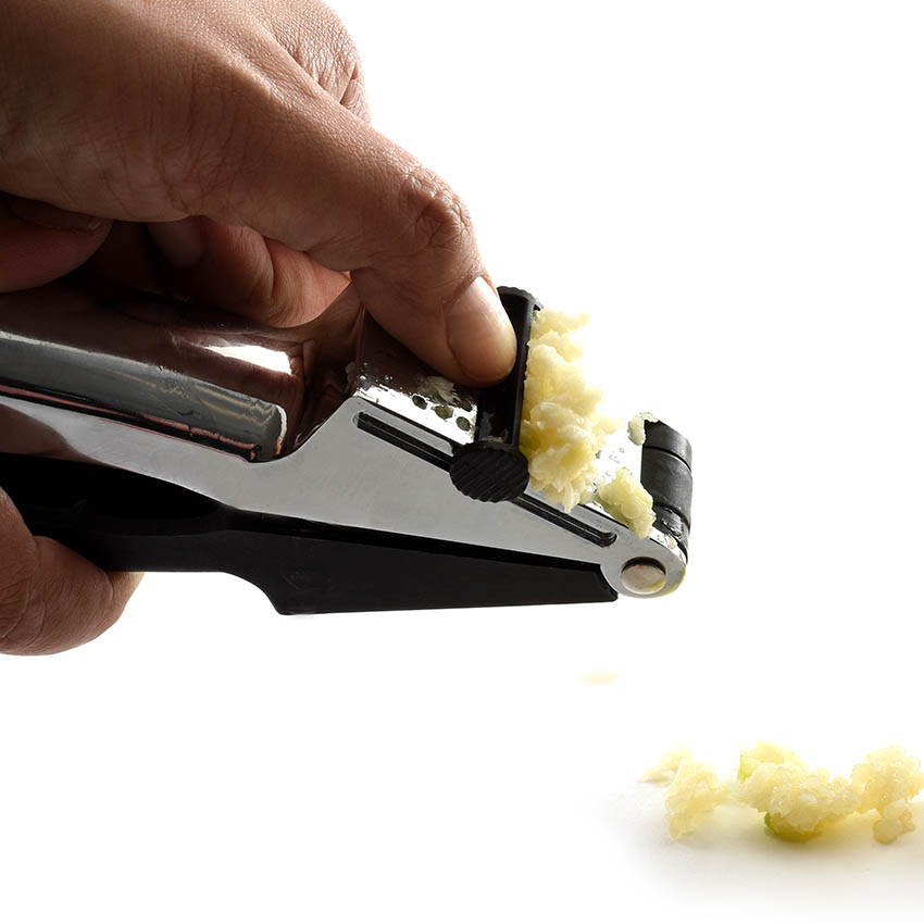 GARLIC PRESS/SLICER WITH CLEANER Ventures Intl