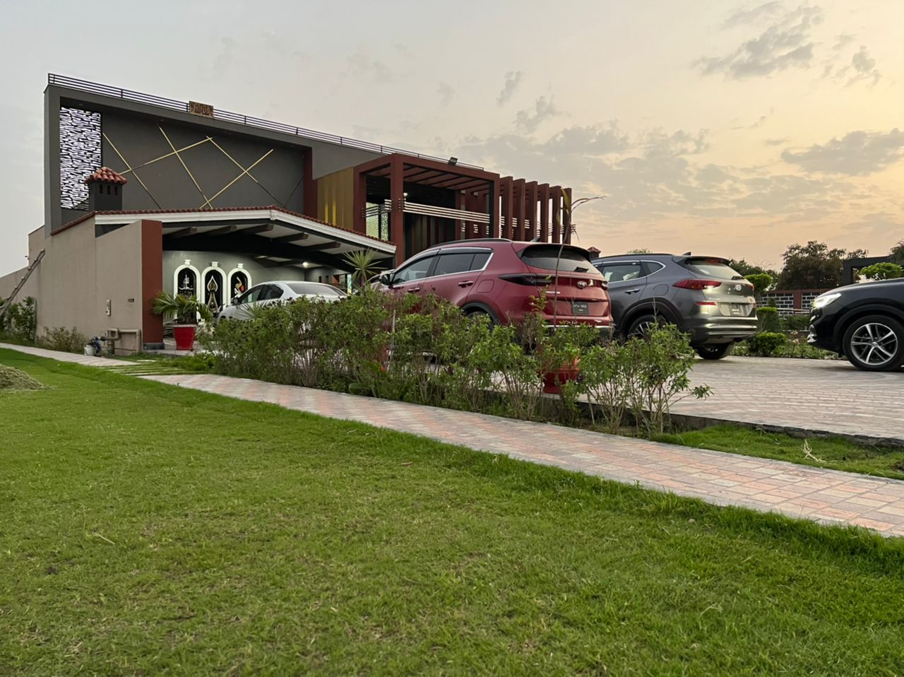 BARKI ROAD 158 VenueHub