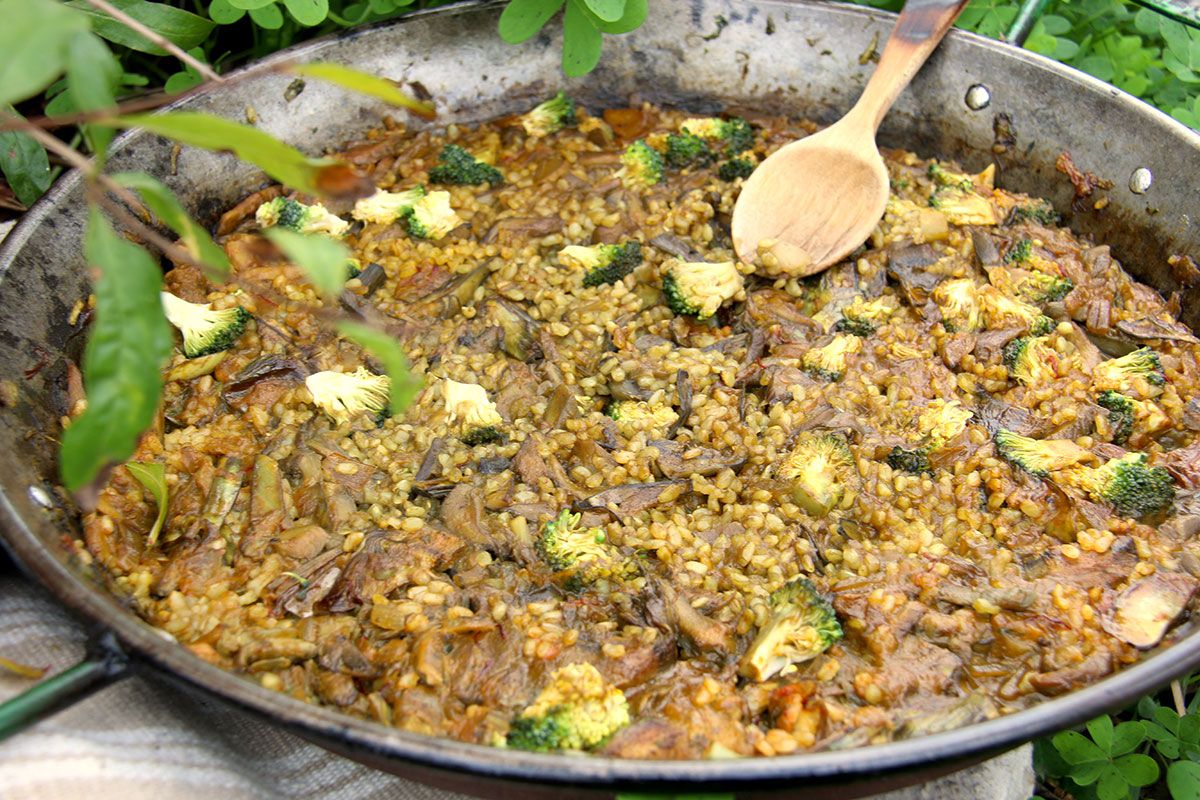 Paella vegetariana con arroz integral Venu Sanz Chef