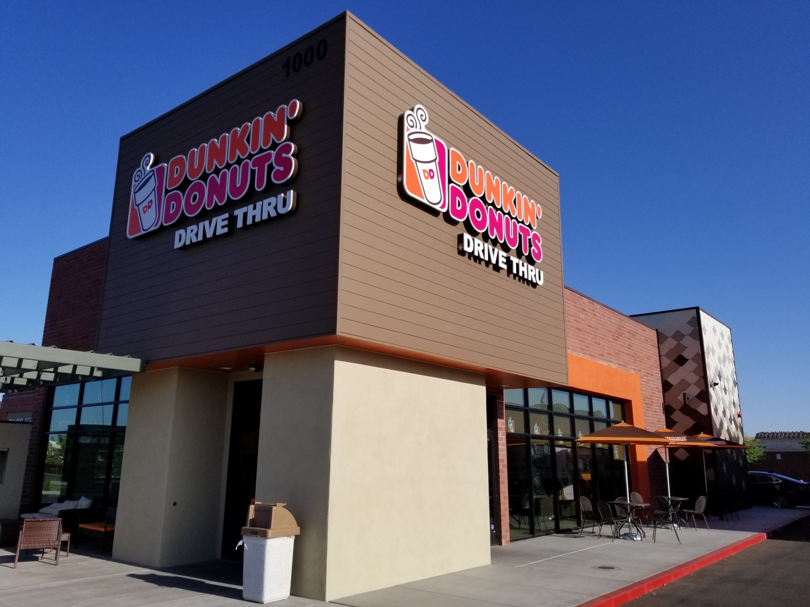 Dunkin Donuts 9th & Bell Rd. Verde Building Corporation